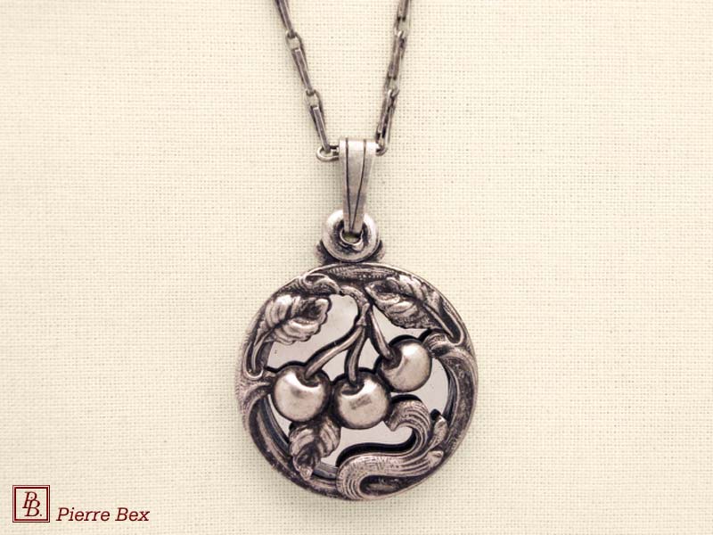 Pierre Bex Art-Nouveau round locket 41213-07